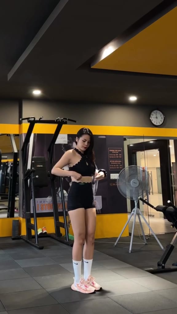 UNIQ Cool Peel Viền Sóng
